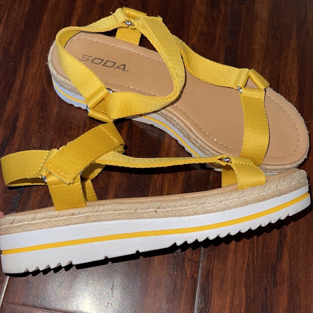 Womens Soda Platform Sandals - Picture 9 of 10